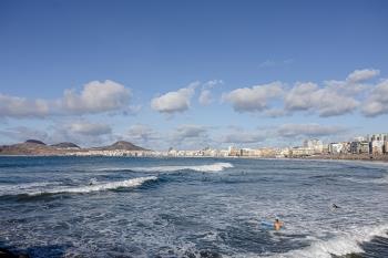 Playa de Las Canteras: tu rincón de mar en la ciudad
